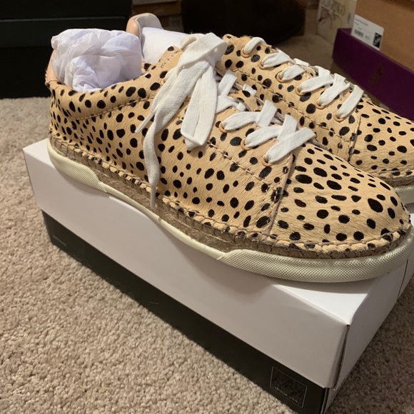 NEW DOLCE VITA MADOX SNEAKER IN LEOPARD CALF HAIR - Picture 2 of 7